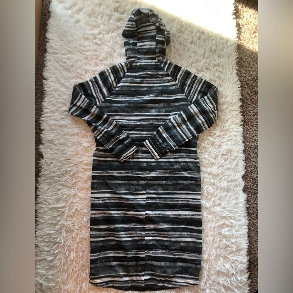 NWOT Lululemon Women's Assemblage Shell Jacket Black and White Camo Size 2